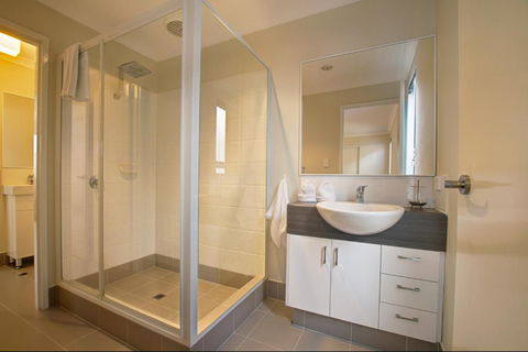 A Little Luxury In Town - Port Augusta Accommodation 3