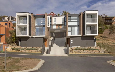 Chilam D Architecturally Designed - Port Augusta Accommodation 3
