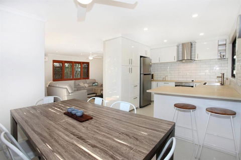 FABULOUS HOLIDAY HIDEAWAY COOLUM BEACH - Port Augusta Accommodation 6