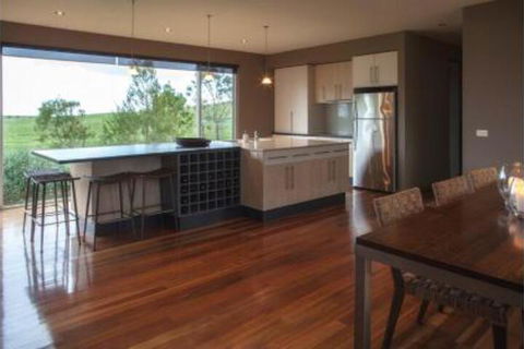 THE Lake House - Surf Side - Port Augusta Accommodation 0