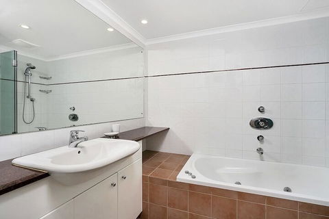 HAMP1 Bright Apartment In Cremorne - Port Augusta Accommodation 3