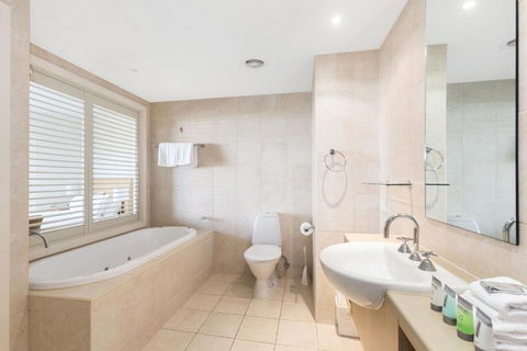 Corporate Boardies At Gunnamatta Ave - Port Augusta Accommodation 6
