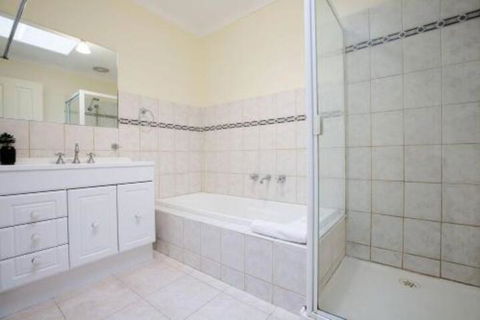 98tullamarine6mins Airportholiday House - Port Augusta Accommodation 3