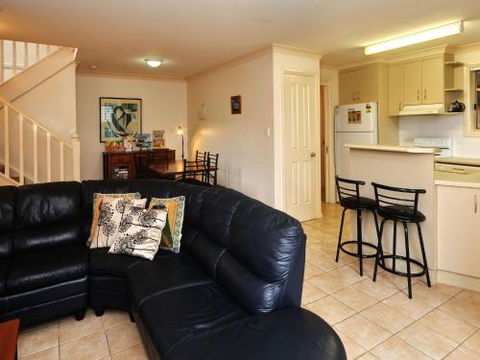 Modern 3 Bedroom Townhouse - Port Augusta Accommodation 5
