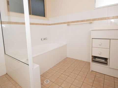 Modern 3 Bedroom Townhouse - Port Augusta Accommodation 3