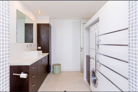 Urban Paradise Minutes From The Markets - Port Augusta Accommodation 2