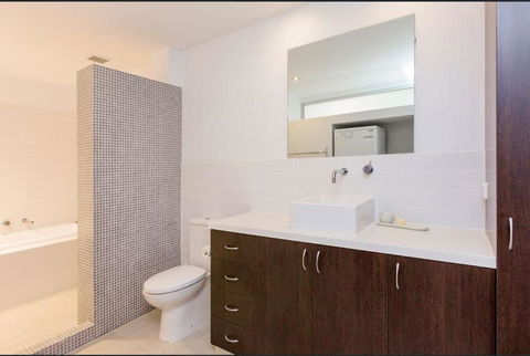 Urban Paradise Minutes From The Markets - Port Augusta Accommodation 4