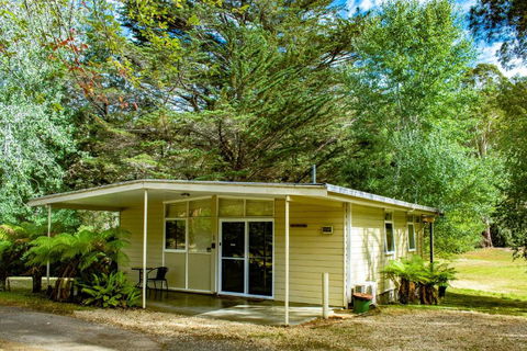 Russell Falls Holiday Cottages - Port Augusta Accommodation 1