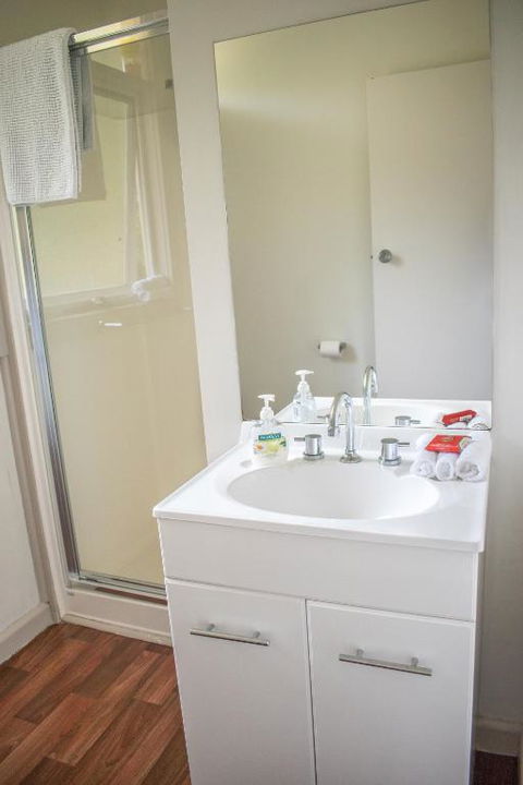 Russell Falls Holiday Cottages - Port Augusta Accommodation 6