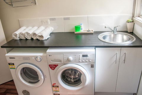 Russell Falls Holiday Cottages - Port Augusta Accommodation 3