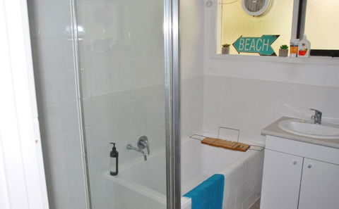SHORE BEATS WORK INVERLOCH - Port Augusta Accommodation 3