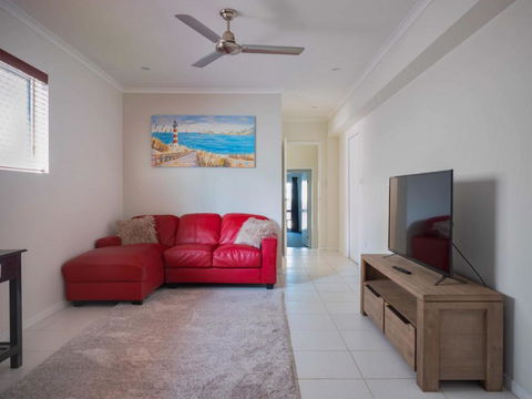 Ivy Street 7 Dicky Beach - Port Augusta Accommodation 3
