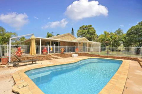 Hook Wine & Sinker Hervey Bay - Port Augusta Accommodation 0
