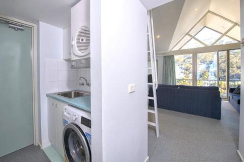 Snowman 8 - Port Augusta Accommodation 2