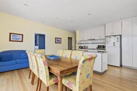 SEA SPECTACULAR Seconds From The Beach! - Port Augusta Accommodation 2