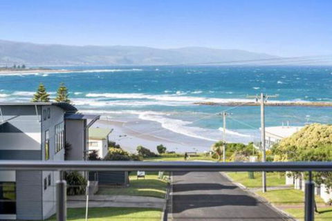 SEA SPECTACULAR Seconds From The Beach! - Port Augusta Accommodation 0