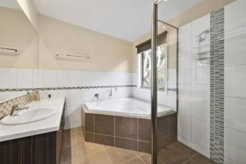 SEA SPECTACULAR Seconds From The Beach! - Port Augusta Accommodation 6