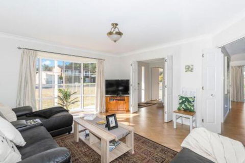 Macleay Street 23 Narrawallee - Port Augusta Accommodation 0