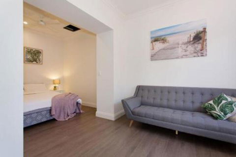 Emu At White Gum Lodge - Port Augusta Accommodation 4