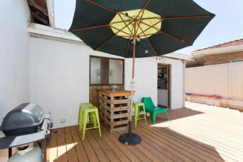 Emu At White Gum Lodge - Port Augusta Accommodation 5