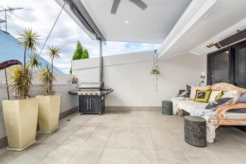 Urban Chic 3 BR House In Wickham - Port Augusta Accommodation 0