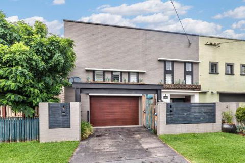 Urban Chic 3 BR House In Wickham - Port Augusta Accommodation 3