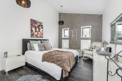 Urban Chic 3 BR House In Wickham - Port Augusta Accommodation 1
