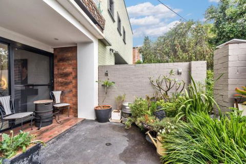 Urban Chic 3 BR House In Wickham - Port Augusta Accommodation 4