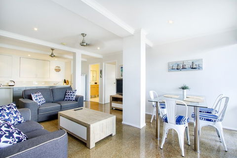 A Point Of View Airlie Beach - Port Augusta Accommodation 5