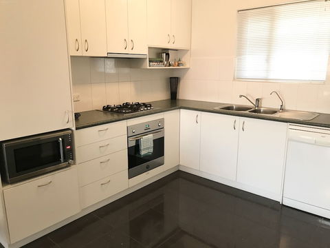 Adelaide Dresscircle Apartments - Archer Street - Port Augusta Accommodation 6