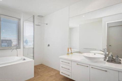 SEA NOOK Seconds From The Beach - Port Augusta Accommodation 5