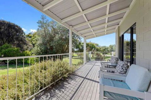 MERMAIDS On MARENGO Large Home With Wifi - Port Augusta Accommodation 2