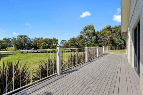 MERMAIDS On MARENGO Large Home With Wifi - Port Augusta Accommodation 6