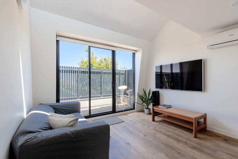 Spacious 2 Bedroom Inner City Townhouse With Private Rooftop - Port Augusta Accommodation 3