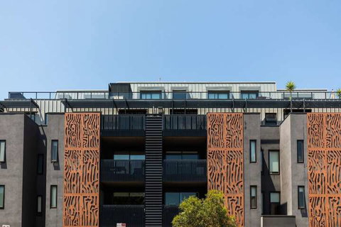 Spacious 2 Bedroom Inner City Townhouse With Private Rooftop - Port Augusta Accommodation 1