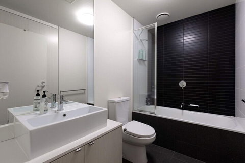 Spacious 2 Bedroom Inner City Townhouse With Private Rooftop - Port Augusta Accommodation 4
