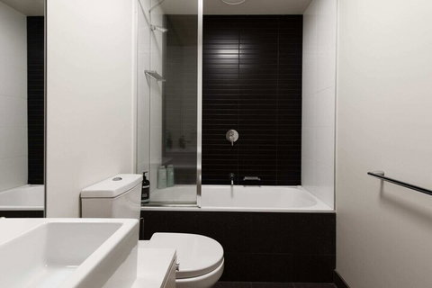 Spacious 2 Bedroom Inner City Townhouse With Private Rooftop - Port Augusta Accommodation 5