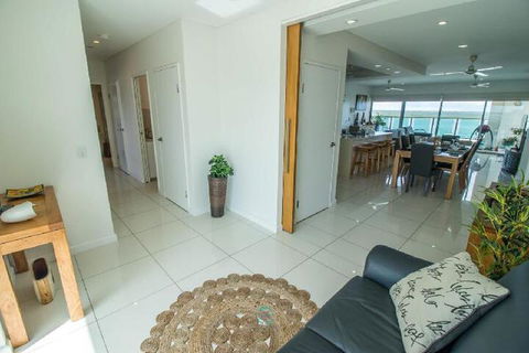 ZEN By THE WATER Darwins Premier Family Retreat - Port Augusta Accommodation 4