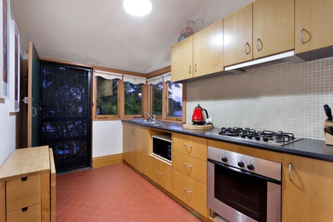 Annies Victorian Terrace Accommodation Fremantle - Port Augusta Accommodation 6