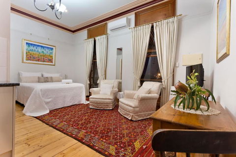 Annies Victorian Terrace Accommodation Fremantle - Port Augusta Accommodation 5