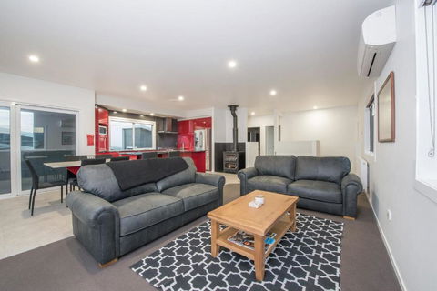 Stratton Summit 4 Modern Sophisticated Style With Lake & Mountain Views - Port Augusta Accommodation 1