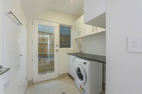 Stratton Summit 4 Modern Sophisticated Style With Lake & Mountain Views - Port Augusta Accommodation 6