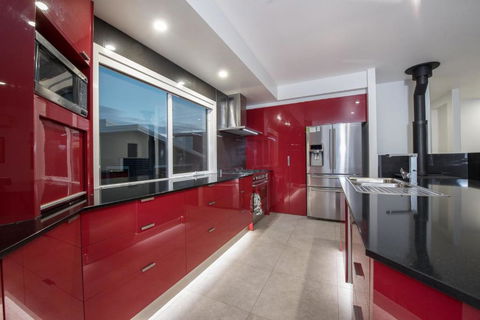 Stratton Summit 4 Modern Sophisticated Style With Lake & Mountain Views - Port Augusta Accommodation 2