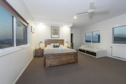 Stratton Summit 4 Modern Sophisticated Style With Lake & Mountain Views - Port Augusta Accommodation 3