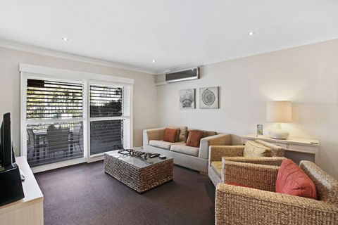 Pacific Blue Pool Spa & More Available In Complex! - Port Augusta Accommodation 2