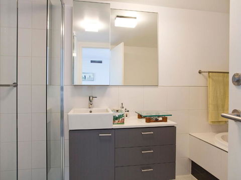 LORNE CHALET APARTMENT 10 Ask About Midweek Deals - Port Augusta Accommodation 2
