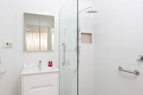 SAILS TWO INVERLOCH - Port Augusta Accommodation 2