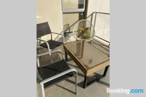 SKY GARDENS SUNSET RIVER VIEW NETFLIX WINE PARKING - Port Augusta Accommodation 3