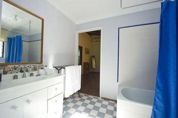 Salty House - Port Augusta Accommodation 1