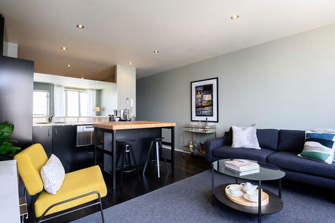 LUCY Laneway Art Fed Square Bars & Flinderst St. Station - Port Augusta Accommodation 5